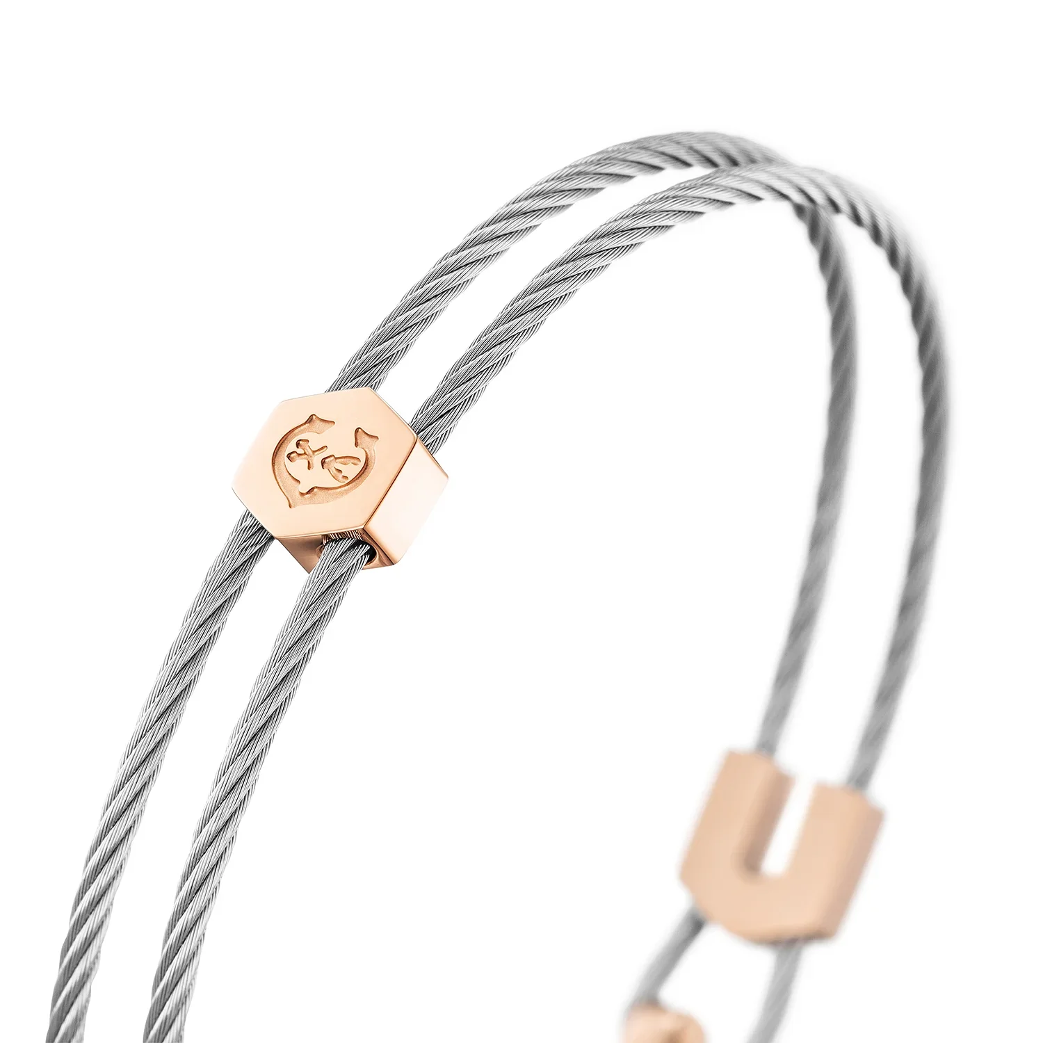 Cable Signature Coup de Foudre Horseshoe Bangle - Image 9